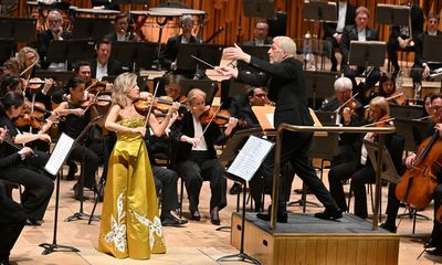 LSO/Adès review – Adès’s violin concerto beguiles in Mutter’s silvery sound