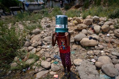 A scorching heat wave kills 14 in India ahead of a final round of election voting on Saturday