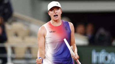 Birthday girl Iga Swiatek swats aside Bouzkova to reach French Open last 16