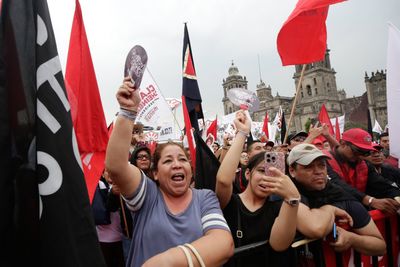 In Mexico’s Historic Vote, Politics Are Little Changed