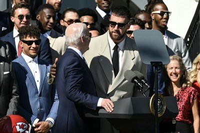 White House crowd shouts ‘Where’s Taylor?’ at Travis Kelce during Chiefs visit
