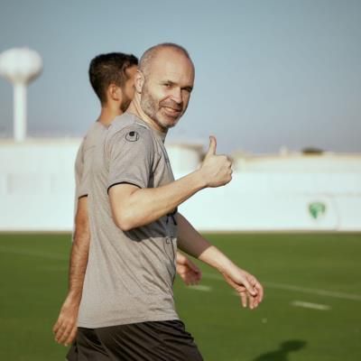 Andrés Iniesta Radiates Positivity And Determination In Training Photo