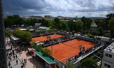 French Open: Jabeur in action as Alcaraz, Gauff and Swiatek all win – as it happened