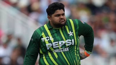 Watch: 'Azam Khan ko team ke kareeb nahi aane dunga' - Shahid Afridi questions under-fire Pakistan wicketkeeper's fitness and selection