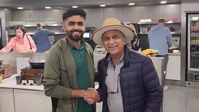 T20 World Cup: Babar Azam interacts with cricketing icon Sunil Gavaskar in Dallas - Watch