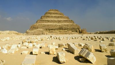 Why are so many ancient Egyptians buried at the Saqqara necropolis?