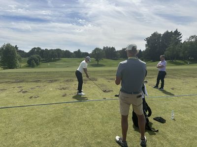 Adam Scott gets a lesson from CBS’s Trevor Immelman as he chases a 91st straight major start