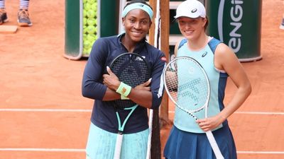 Swiatek and Gauff zoom into French Open quarter-finals in straight sets