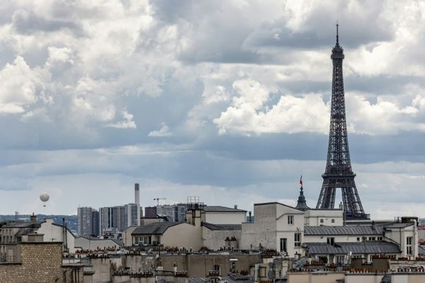 France Arrests Three After Coffins Left At Eiffel Tower