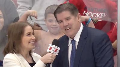 Rangers' Peter Laviolette Had In-Game Interview Upstaged by Shirtless Panthers Fan