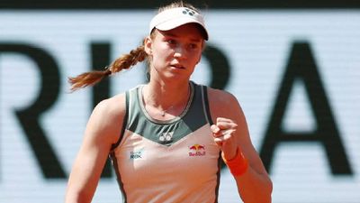 Elena Rybakina marches past Svitolina into French Open quarter-finals