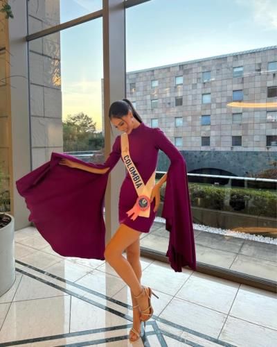 Sofía Osío Shines In Elegant Purple Attire, Radiating Confidence