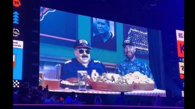 Travis Kelce Laughs Off Jason Sudeikis’s Awkward Question About Taylor Swift