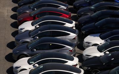 Car colors have gotten duller, more 'grayscale' over past 20 years, study says
