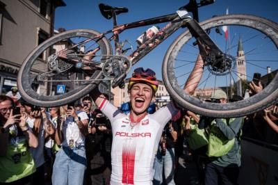 Katarzyna Niewiadoma's Victorious Race: Capturing The Thrill