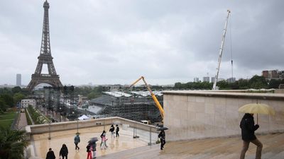 Three released pending inquiry into coffins left at Eiffel Tower