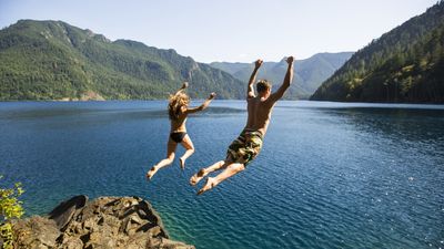 "It’s simply not a smart thing to do" – officials beg clueless cliff jumpers to stop after 4 accidents in a single week