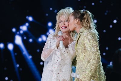 Miley Cyrus says she’ll follow Dolly Parton’s lead when it comes to having children