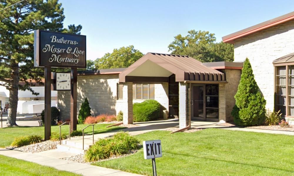 Nebraska funeral staff call 911 after discovering…