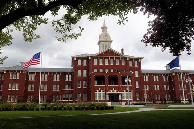 Man who escaped Oregon hospital while shackled and had to be rescued from muddy pond sentenced