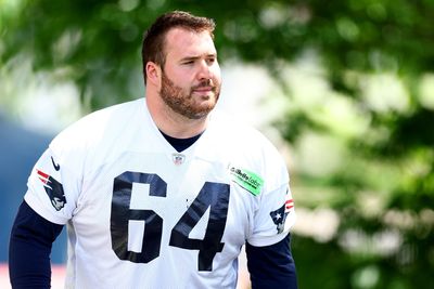 Falcons claim OL Andrew Stueber off waivers, per report