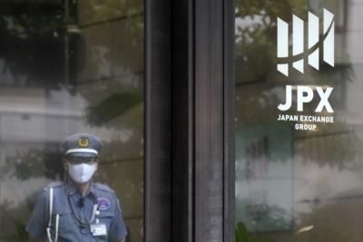 Asian Shares Mixed As U.S. Economy Slows, Impacting Markets