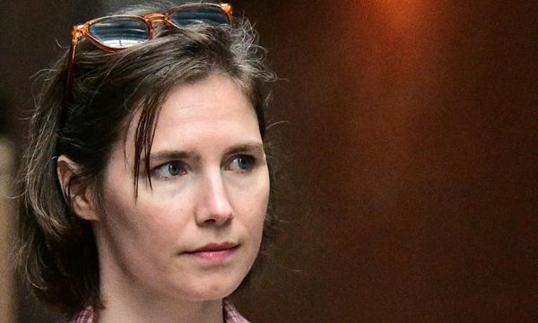 Amanda Knox returns to Italy to hear verdict of slander case