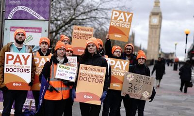Increase public sector pay or risk strikes, TUC warns Labour