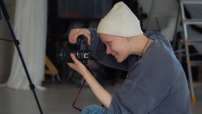 Aspiring teenage photographer battling cancer is working her way through her bucket list