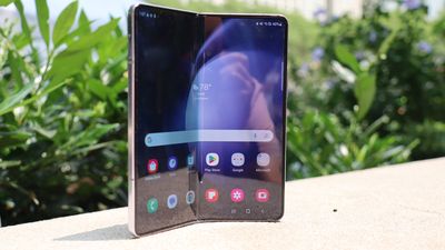We might have just gotten our first look at Samsung's next-gen Galaxy Fold and Flip