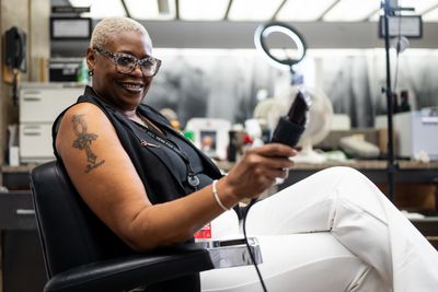 From cuts to candles, this Capitol barber has made her mark - Roll Call