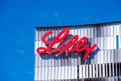 Eli Lilly Stock: Is LLY Outperforming the Healthcare Sector?