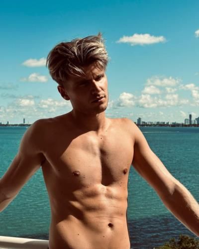 Twan Kuyper: Charismatic Ocean Vibes