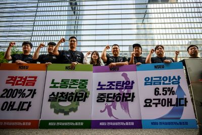 Samsung Workers In S. Korea Stage First Strike: Union