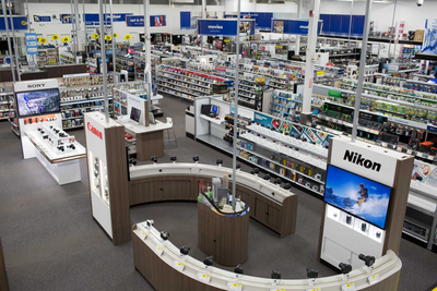 Analysts Share Diverging Views on Best Buy, Poised To Benefit From Demand For AI-powered Hardware