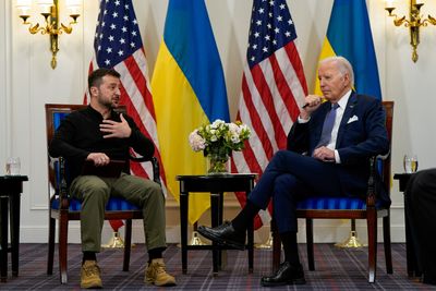 Biden apologises to Zelenskyy for aid delays, lauds Ukraine’s war efforts