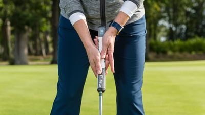 Reverse Overlap Putting Grip Explained