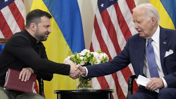 Biden pledges $225m in fresh aid for Ukraine at Paris talks with Zelensky