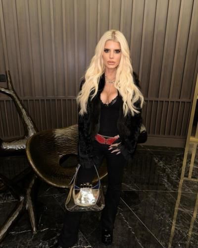 Jessica Simpson Stuns In Bold Instagram Photoshoot