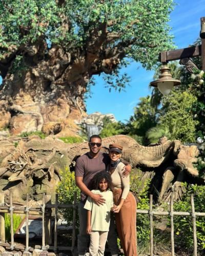 Julio Teheran's Heartwarming Family Moment At Disney's Animal Kingdom