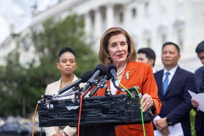 Pelosi "very sad" over Netanyahu invite