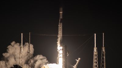 SpaceX lands Falcon 9 rocket for 300th time (video)