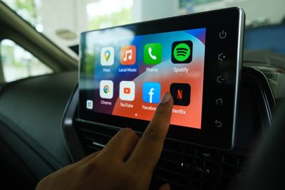 These are the 19 best Android Auto apps you should have in your car