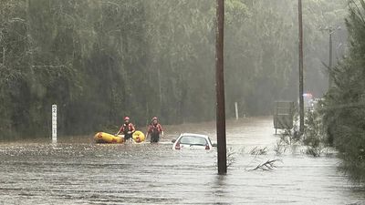 Flood threat recedes as residents return to river towns