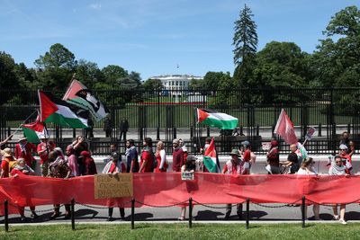Thousands gather at White House for pro-Palestinian protest