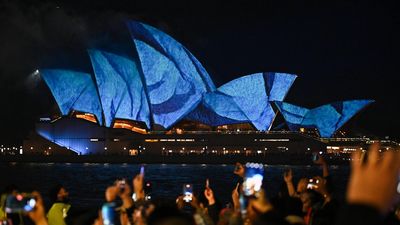 Concerns over crowd control at Sydney's Vivid Festival