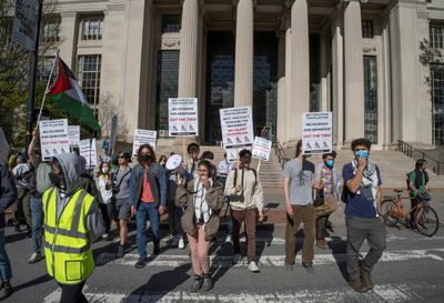 Thousands Gather Outside White House For A Pro-Palestinian Protest