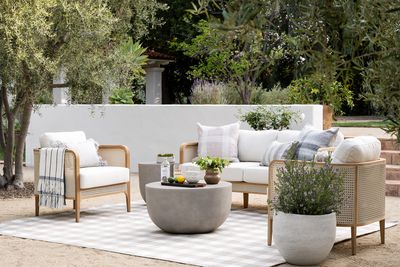 Outdoor Furniture Layout Plans for a Small Patio — 5 Ideas Landscape Designers Say You Should Try