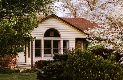 4 of the Most Welcoming Exterior Colors to Paint Your Home to Increase Its Curb Appeal