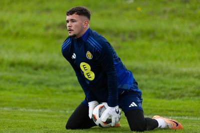 Hibs target Ipswich goalkeeper - but face SPFL competition